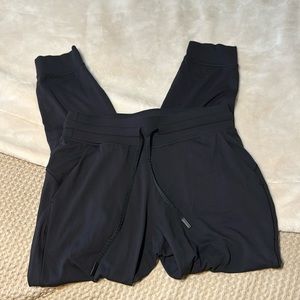 Never worn Lululemon joggers